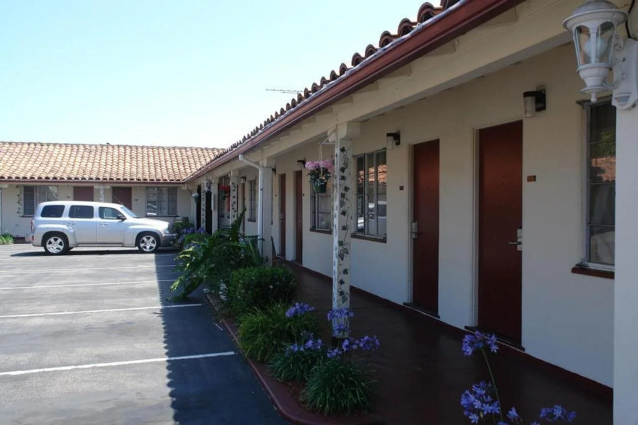 Americas Best Value Inn Golden Bear Inn
