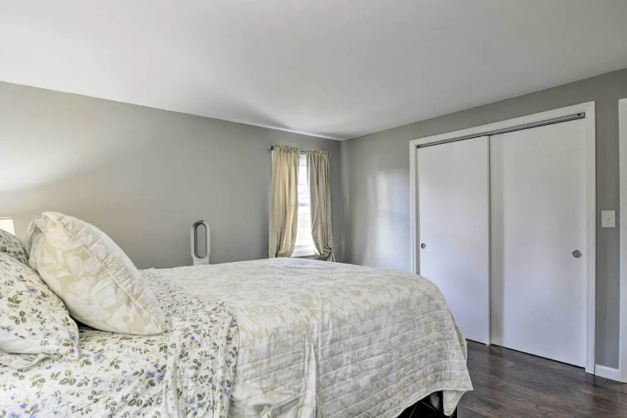 Buffalo Getaway w/ Charcoal Grill & Patio!