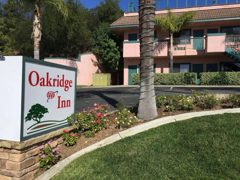 Oakridge Inn