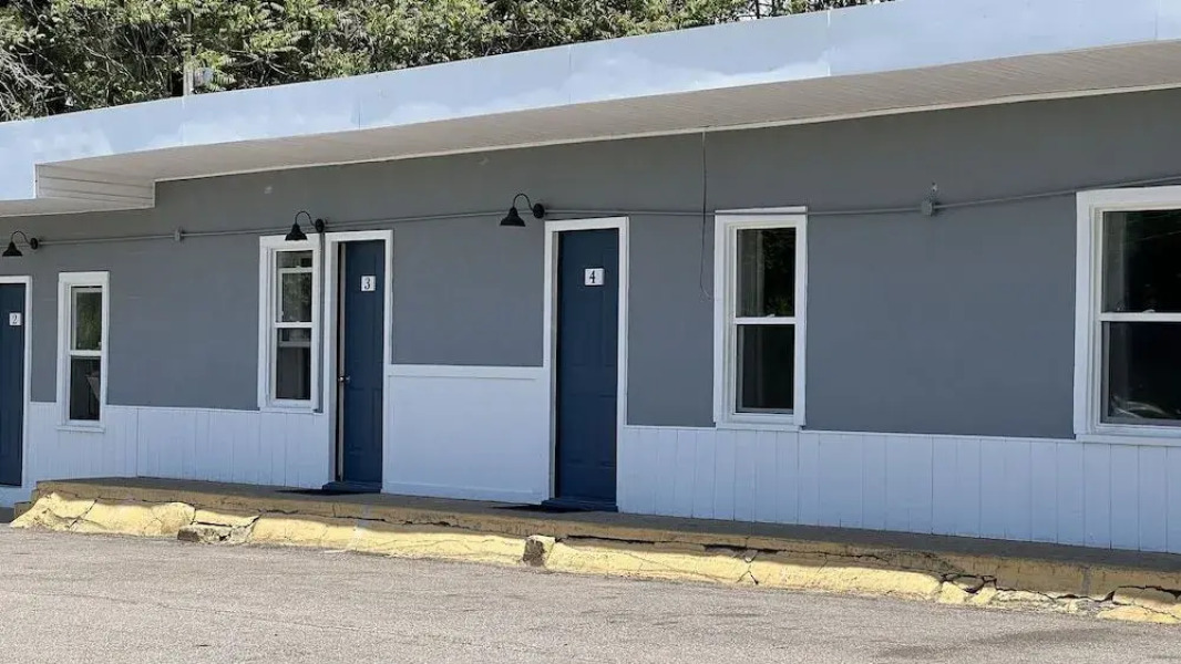 Sunset Dunes Inn & Suites