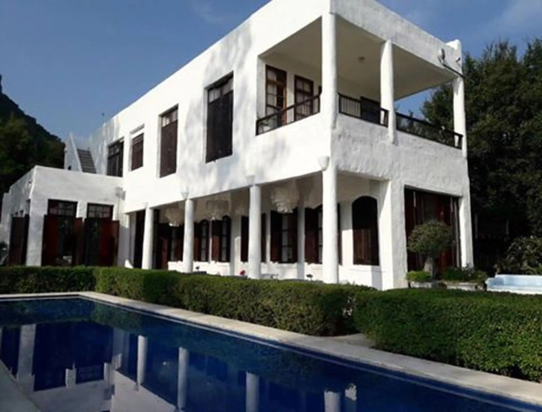 Brassiere Beach Resort