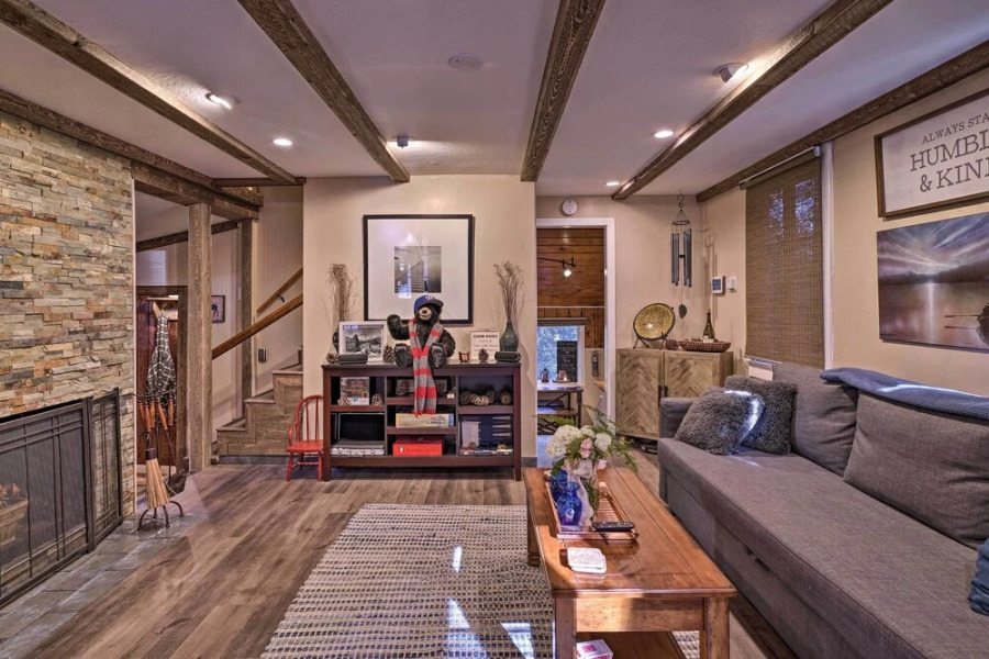 Cozy, Pet-friendly Mtn Cabin: 1 Mi to Lake Gregory