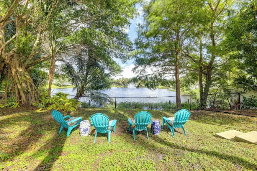 Tropical Pool Oasis on 1/4 Acre by Downtown Stuart