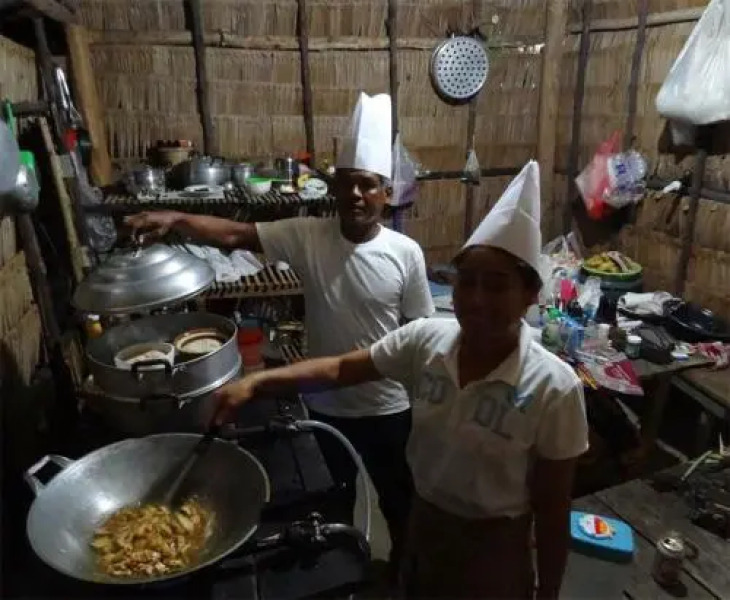 Tawan Bar and Bungalow