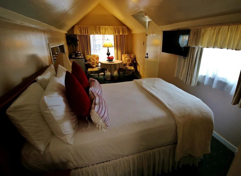 Carmel Green Lantern Inn