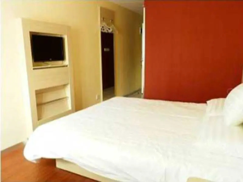 Hanting Express Chaoyang Train Station