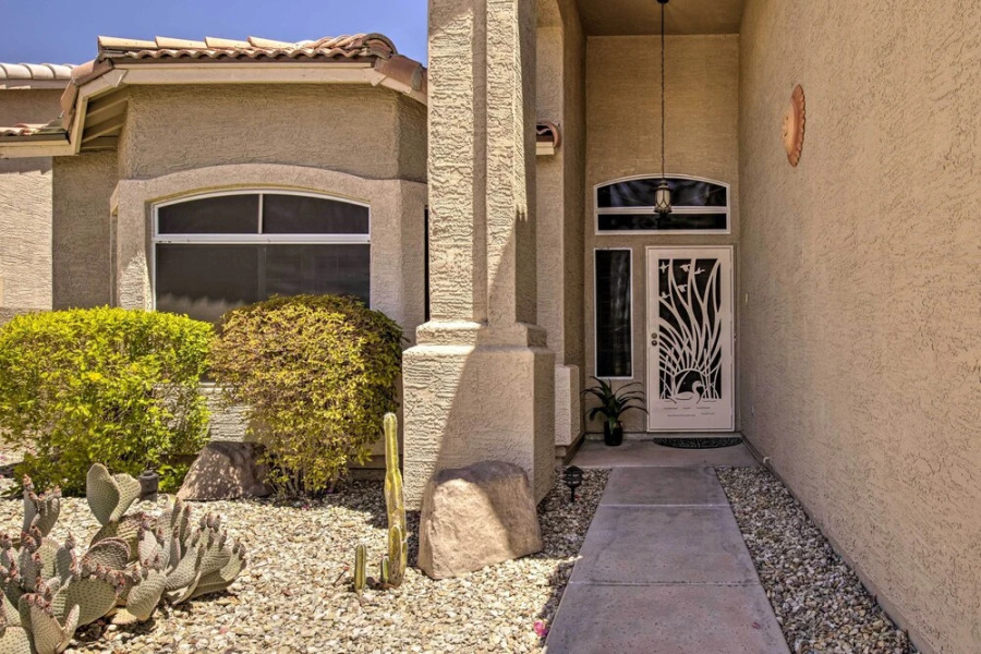 Boat Dock & Pool: Lakefront Glendale Getaway!