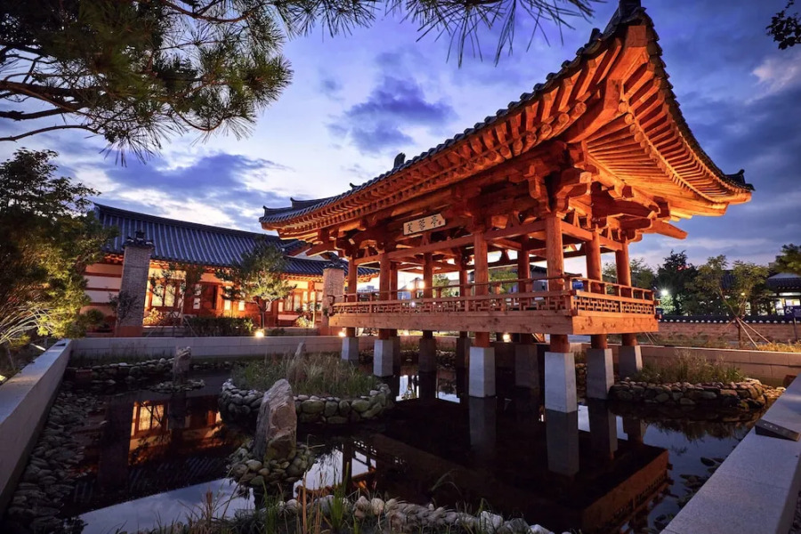 Hanok stay NAMWONYECHON by Kensington