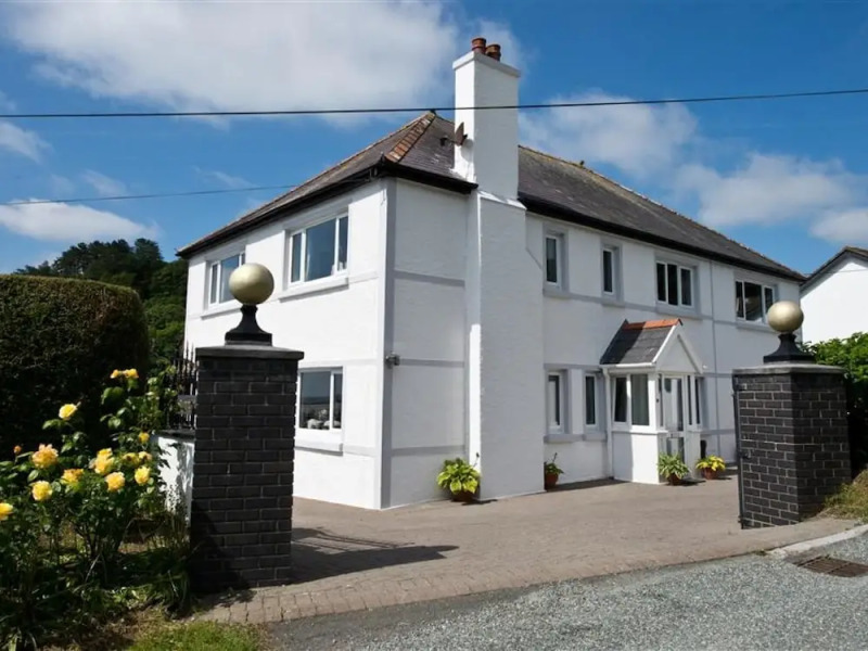 Spacious Well-presented Property Situated in the Coastal Village of Amroth