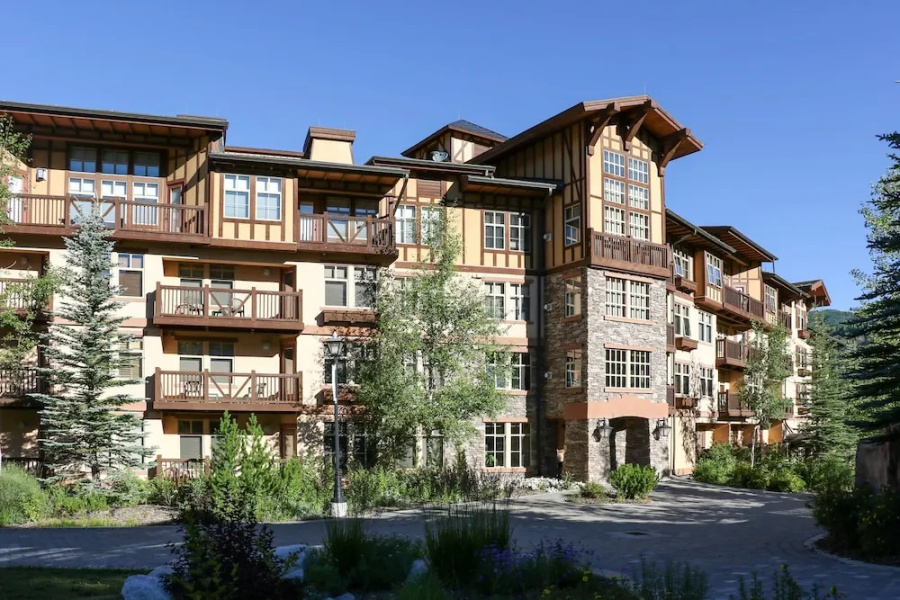 1408 - Three Bedroom Deluxe Eagle Springs West 3 Condo by RedAwning