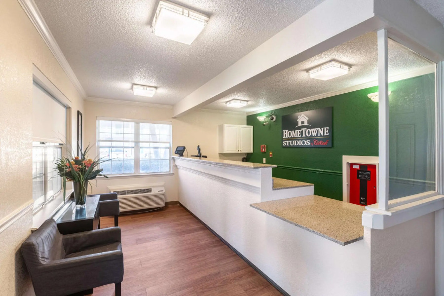 HomeTowne Studios by Red Roof Atlanta NE - Downtown Norcross