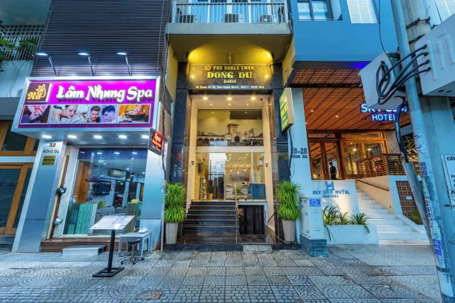 The Noble Swan Central Dong Du Hotel