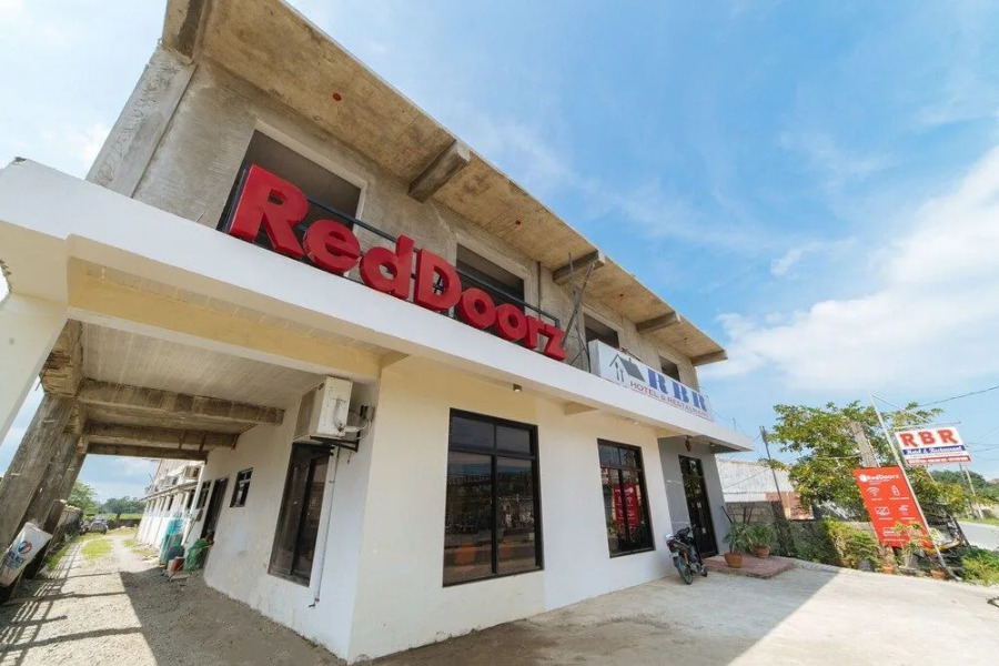 RedDoorz Near Lucap Wharf Alaminos