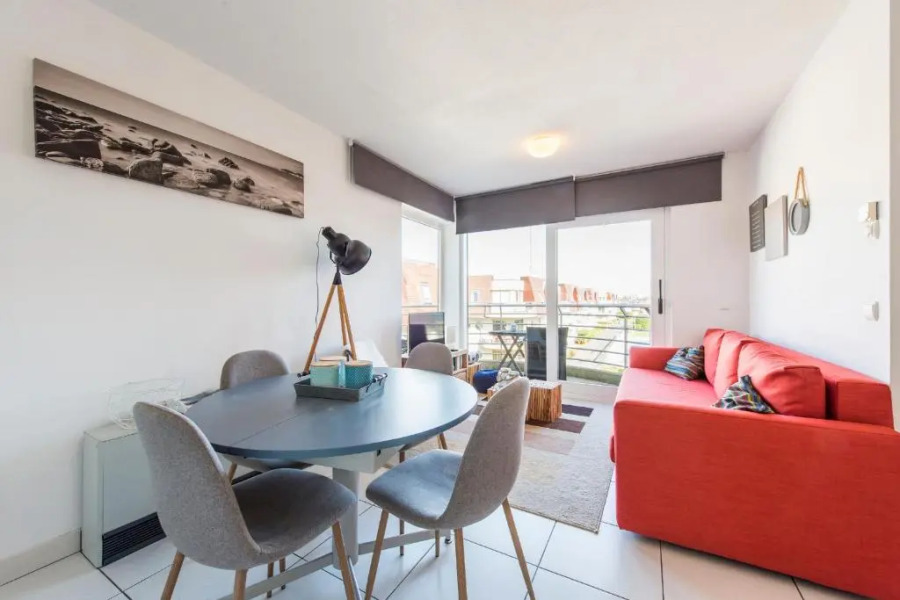 Modern Apartment with Terrace & public Pool