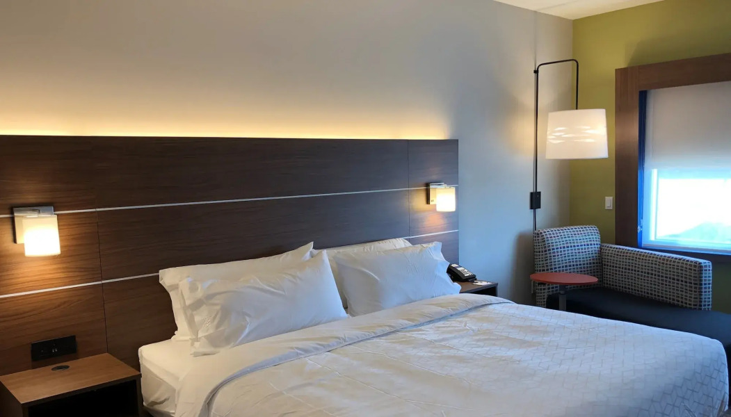 Holiday Inn Express Hotel & Suites Springfield