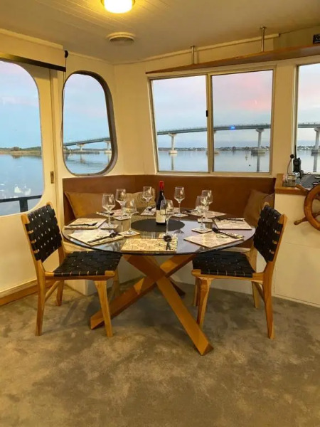 Swamp Fox luxury 2BR Dutch Barge