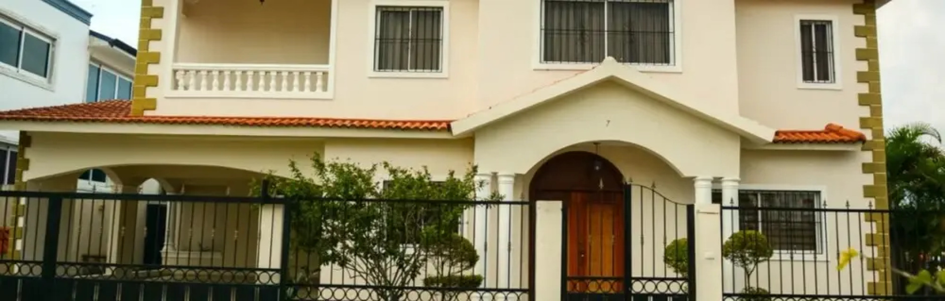 Casa con Piscina y Vigilancia 24H