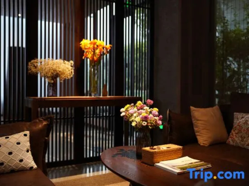 Zizai Cliff Hotel