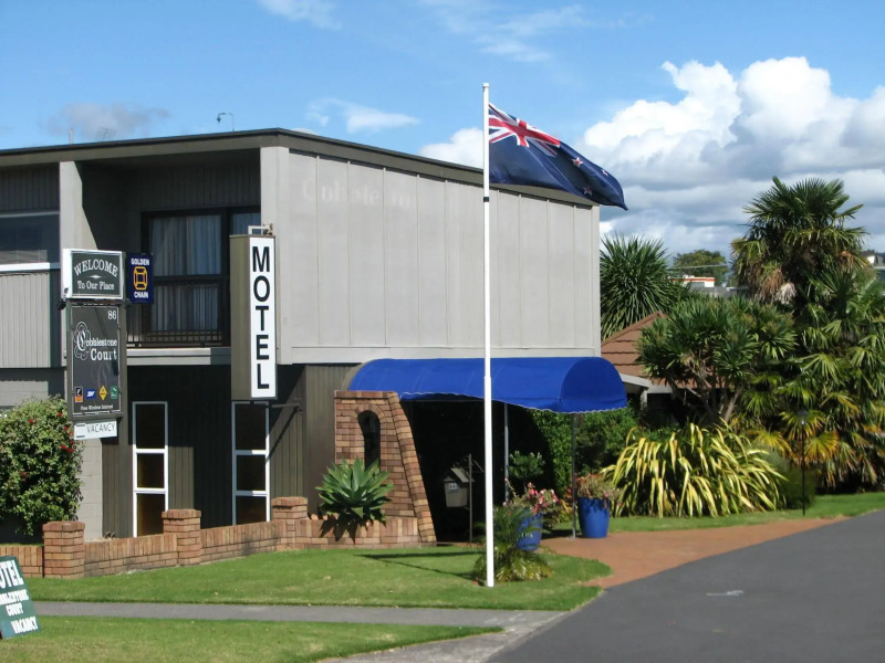 Cobblestone Court Motel – Wenzel Motels