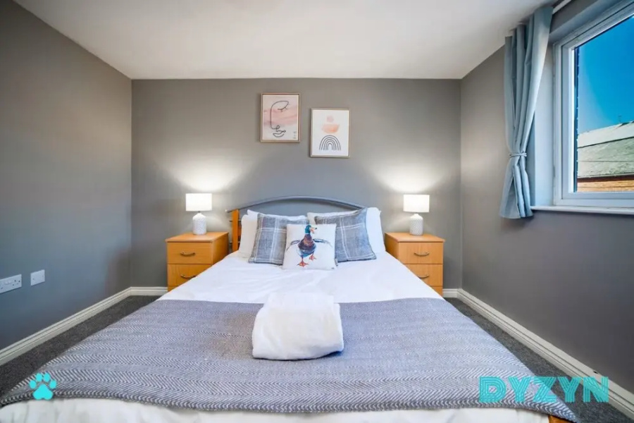 Dyzyn Living B2B Stays Pet Friendly Parking Wifi