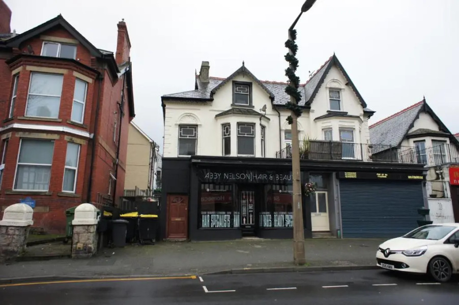 4 Bed Maisonette near the Travelodge colwyn bay