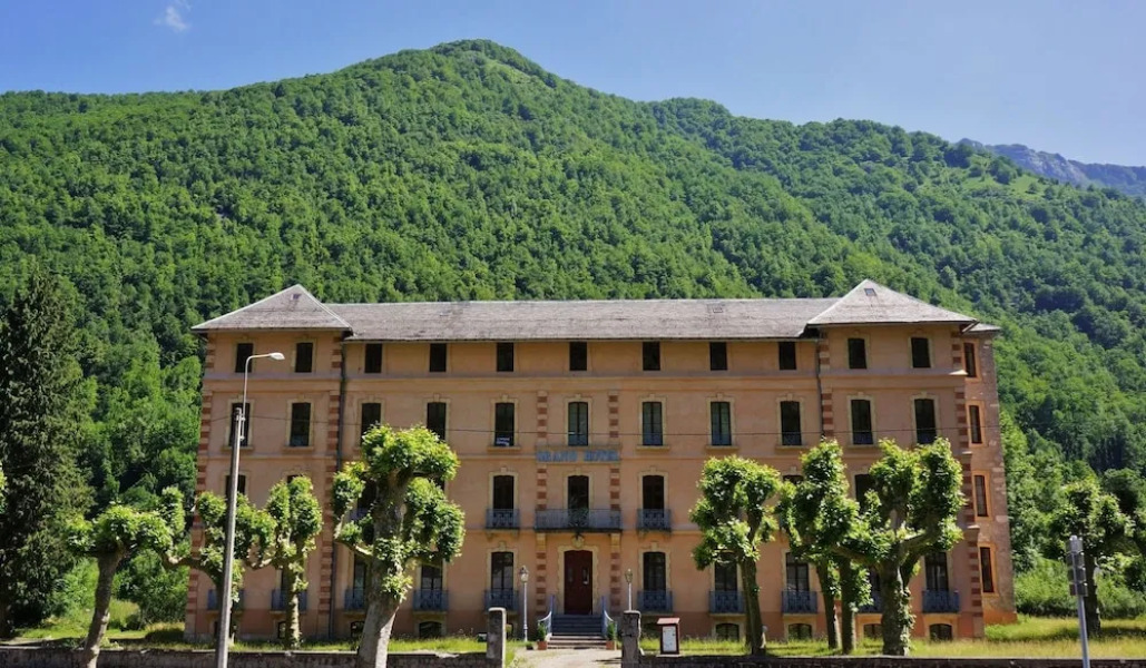 Logement n209 6pers face aux Thermes