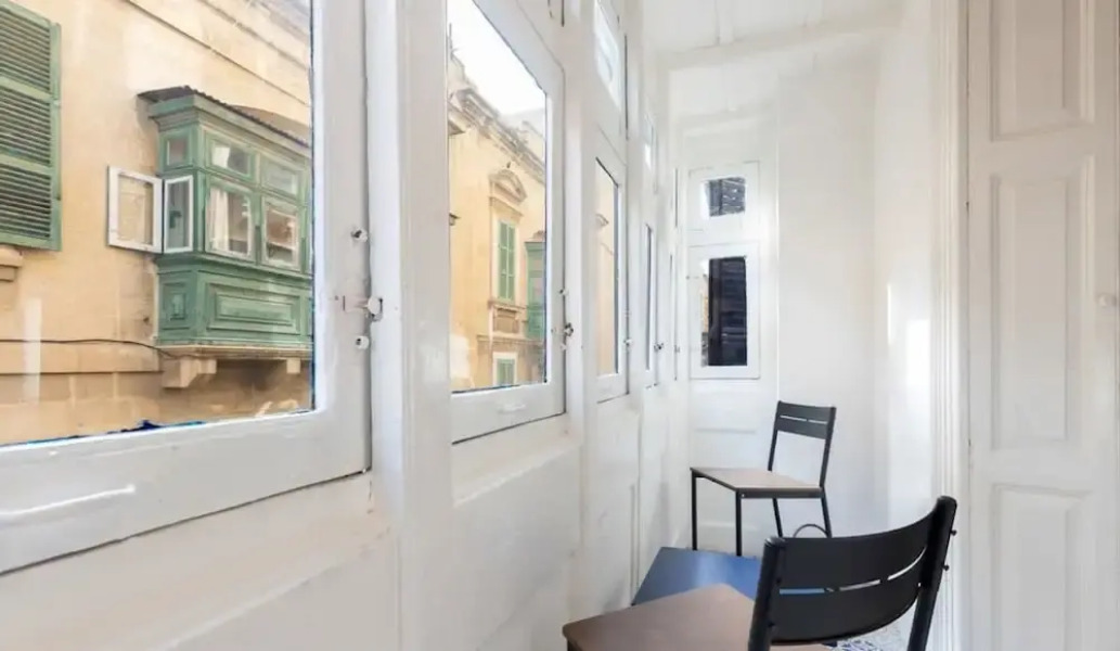 Apartment w Traditional Maltese Balcony in Valletta