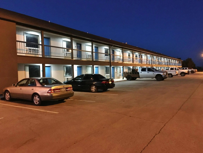 Econo Lodge Inn & Suites