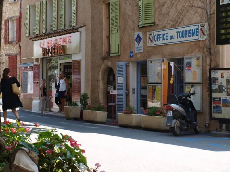 Spacious Villa With Private Pool in the Heart of Provence!