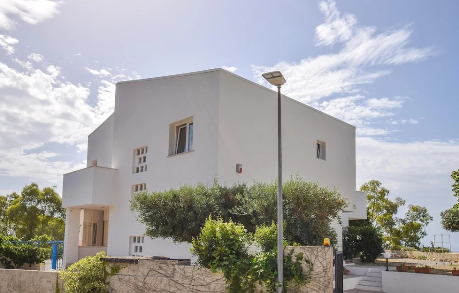 Beautiful Home in Stalettì With Wifi and 4 Bedrooms