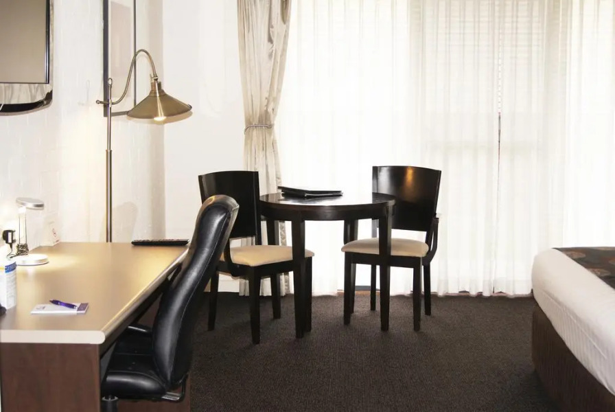 Blazing Stump Motel & Suites