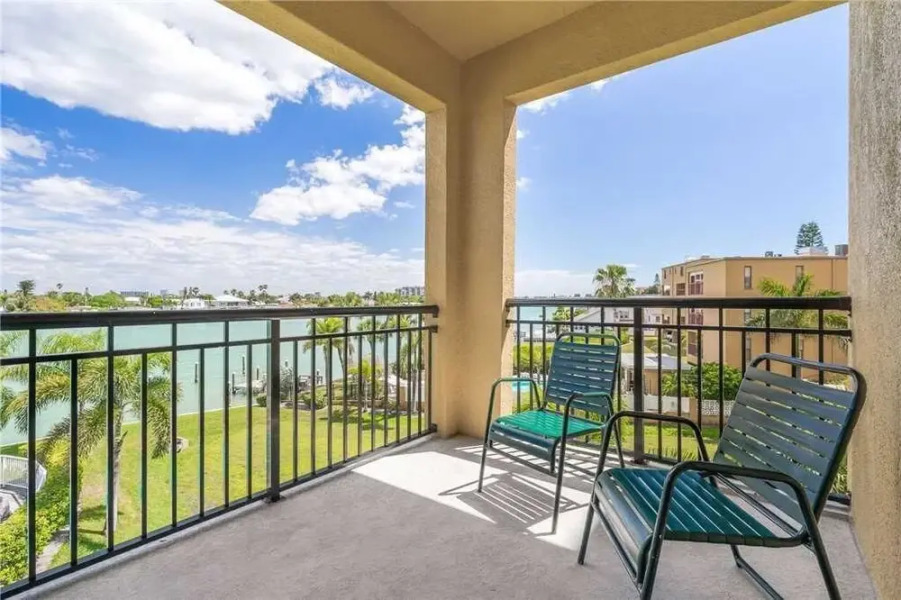 209 - Palms of Treasure Island