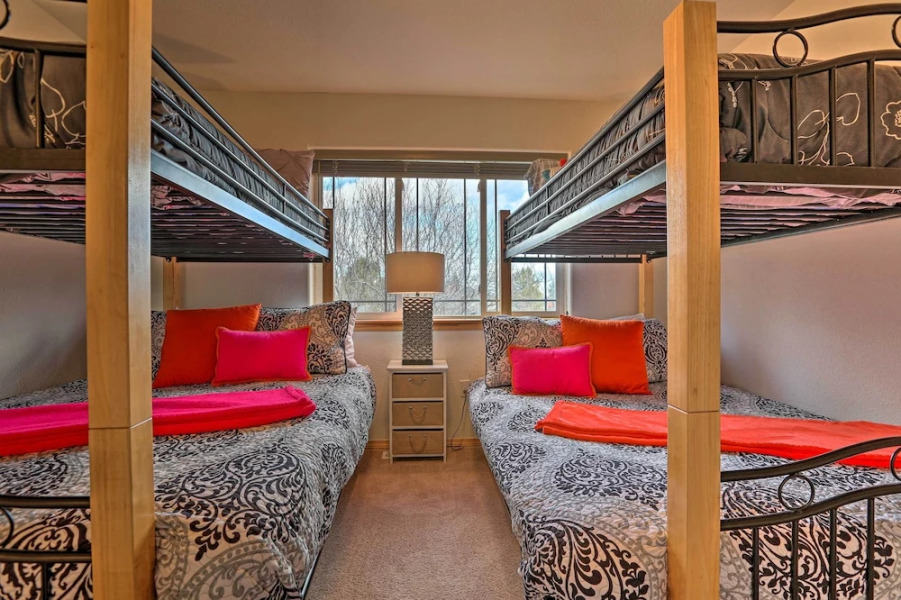 Idyllic Redmond Townhome w/ Furnished Deck!