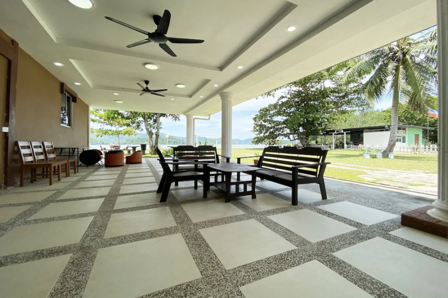 OYO 90317 Ambong Bay Resthouse