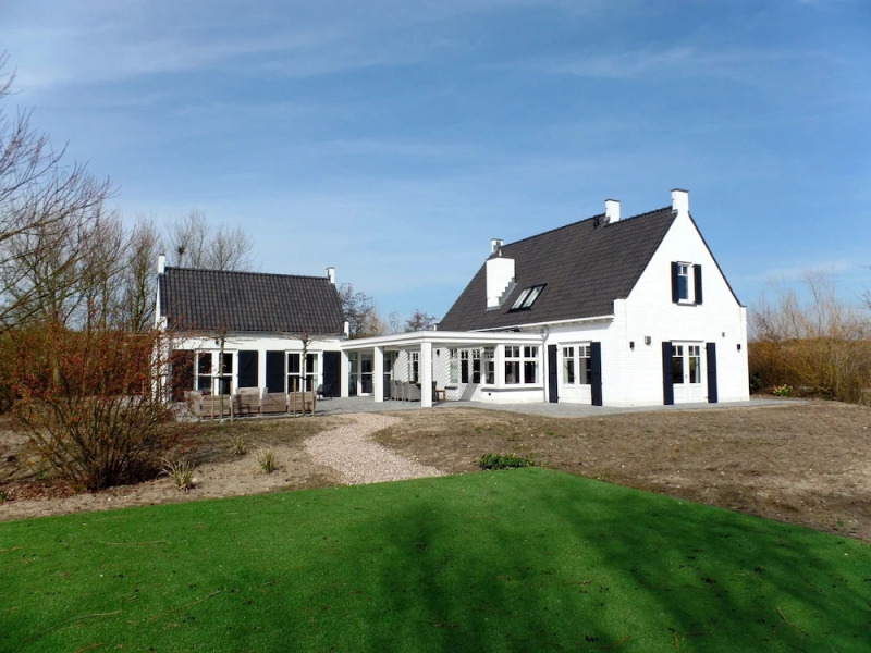 Beautiful Detached 10 Person House Within Walking Distance of the Beach in Ouddorp