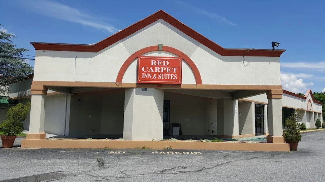 Red Carpet Inn & Suites