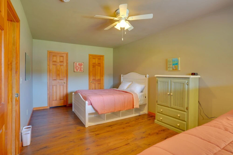 Expansive Retreat on 5 Acres in Shakopee!