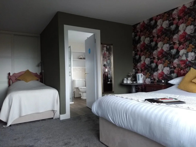 Braeburn Guest House / B&B