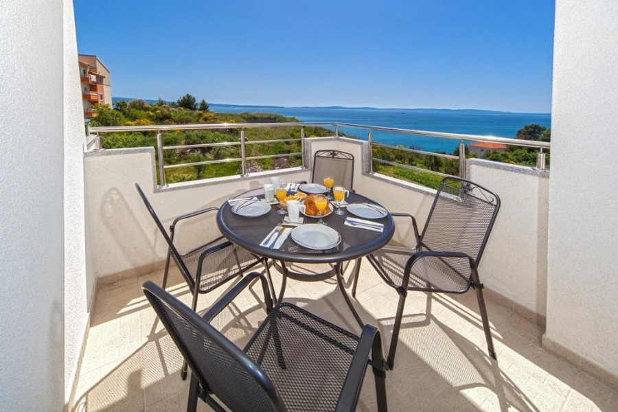 Three-Bedroom Apartment with Sea View in Split