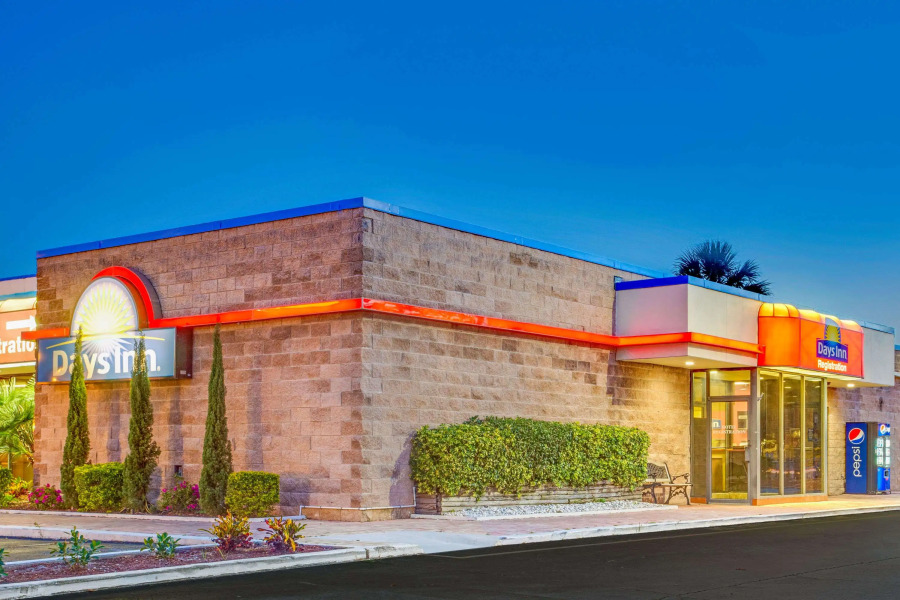 Days Inn by Wyndham Bradenton - Near the Gulf