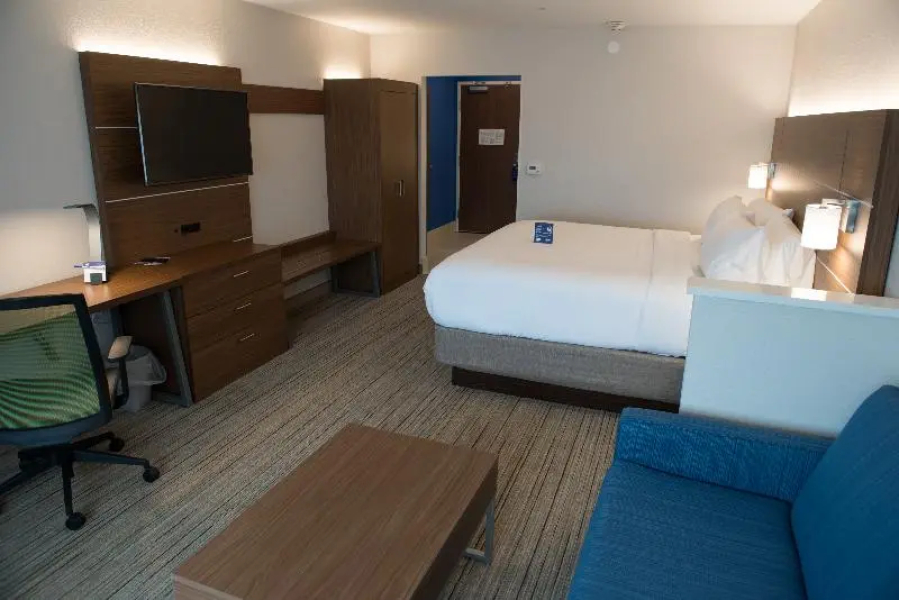 Holiday Inn Express & Suites Merrillville
