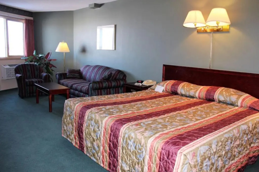 Travelodge by Wyndham Lacombe