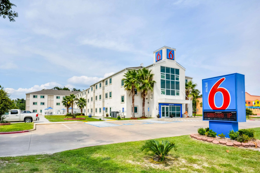 Motel 6 Biloxi, MS - Beach