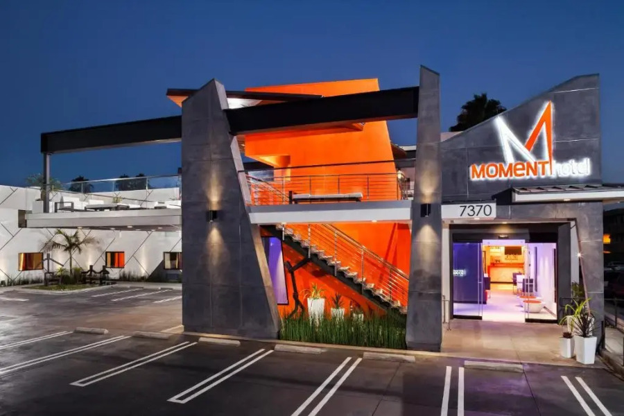 Econo Lodge and Suites