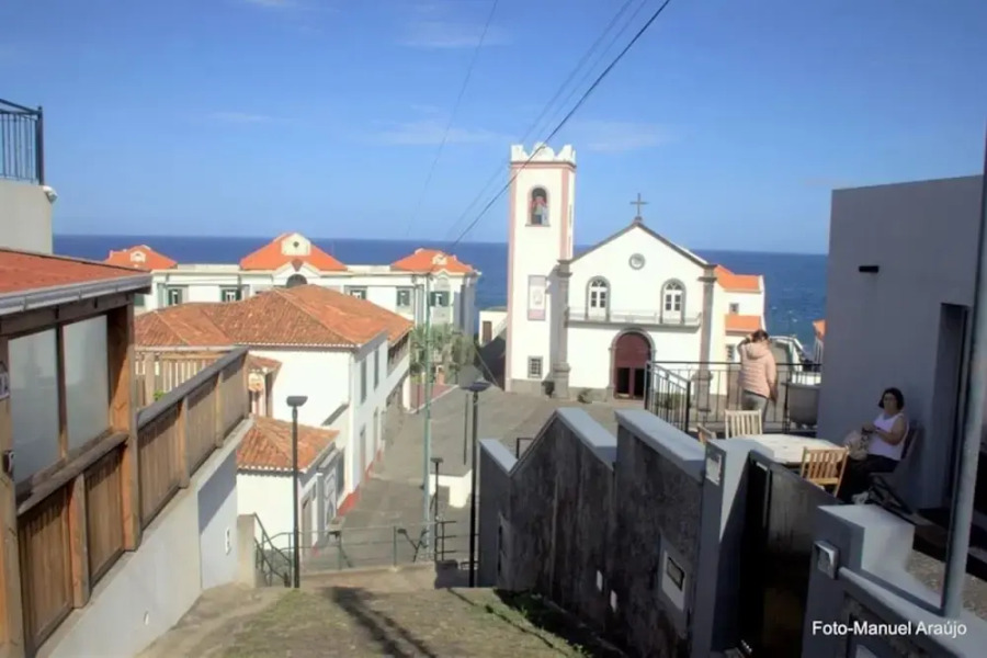 P Delgada 3-bed House, Sleeps 6, Parking & Seaview