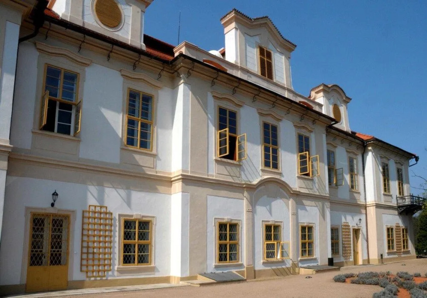 Chateau Loucen Garden Retreat