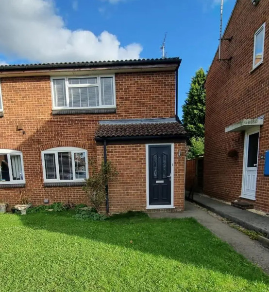 Spacious one bedroom apartment with private garden