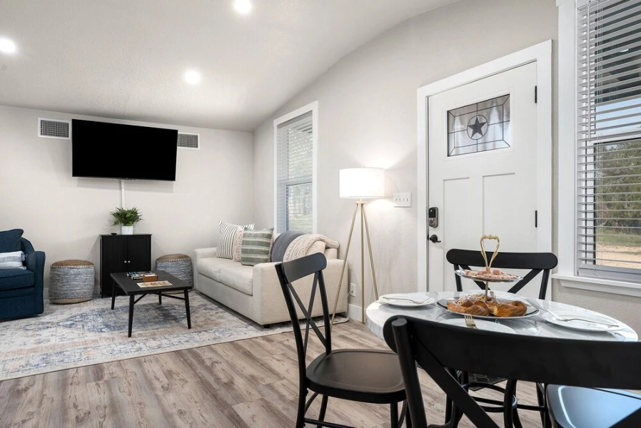 Luxury Retreat Cowboy Pool and Fire Pit With 6 Mins to Town