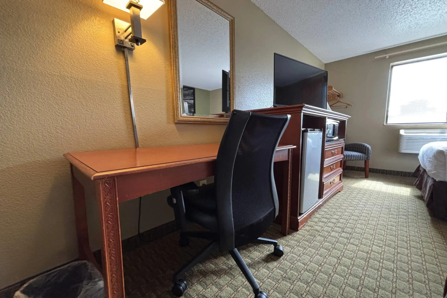 Super 8 by Wyndham Pontiac