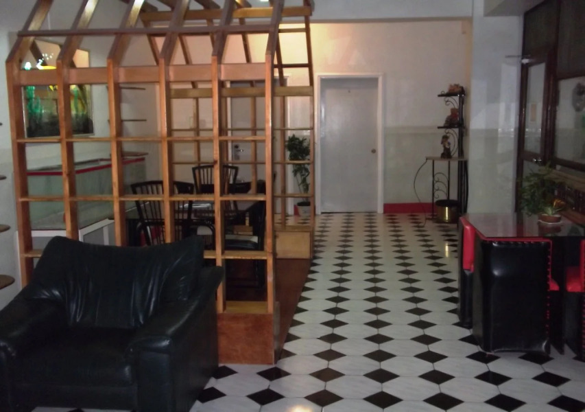 Nickel Travellers Inn